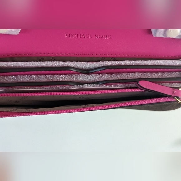 NWT Michael Kors Jet Set Charm Lrg envelope phone crossbody wild berry color - Picture 6 of 12